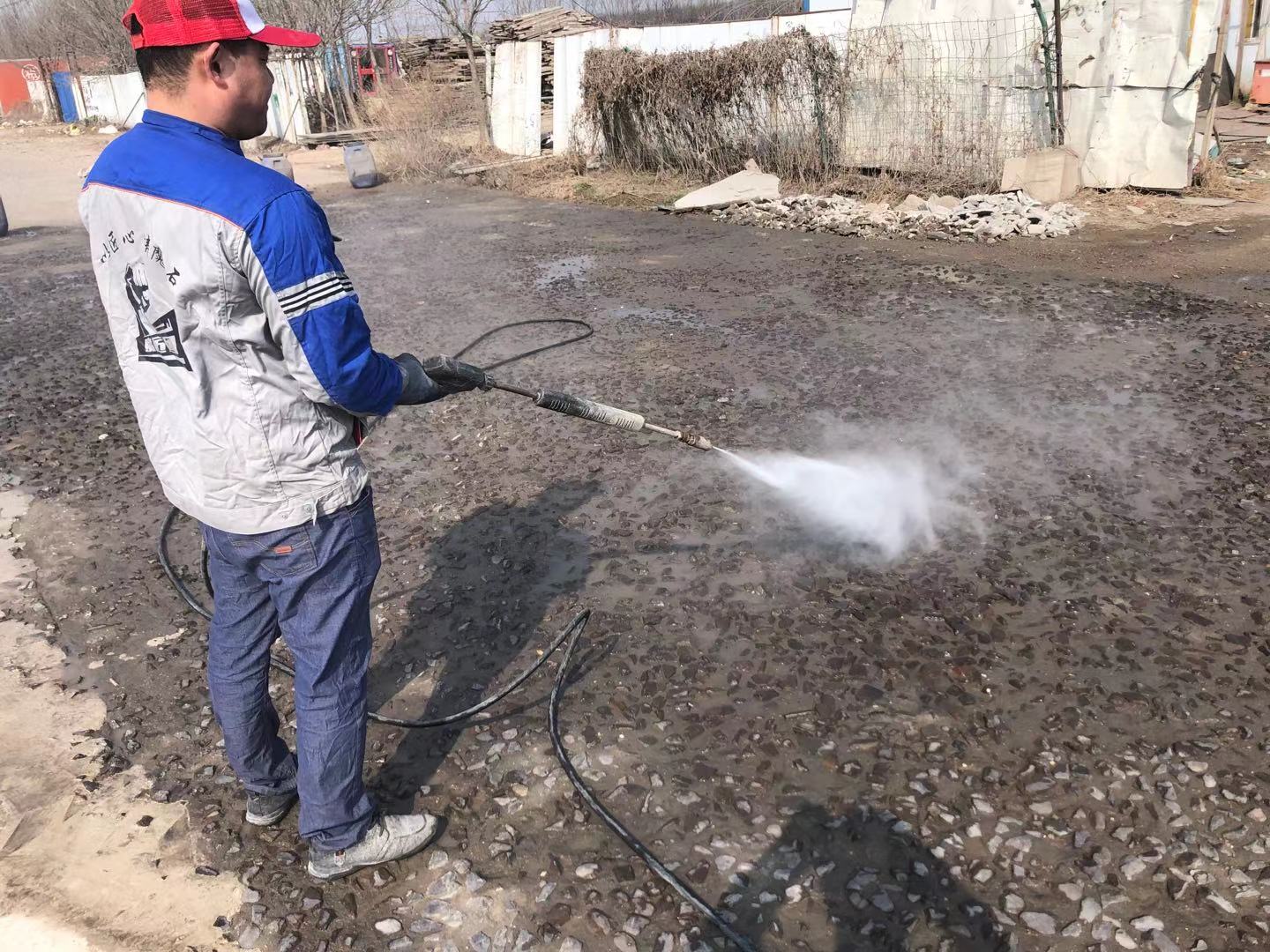 修补砂浆的施工方法一：清除地面杂质