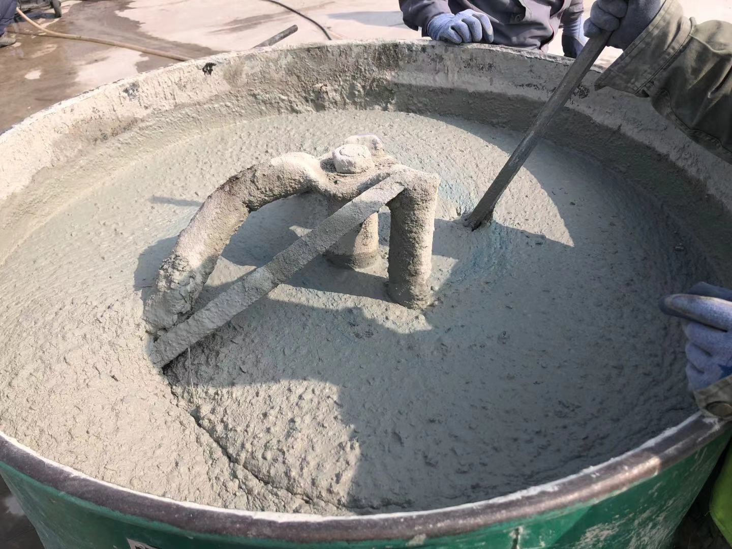修补砂浆的施工方法二：搅拌材料